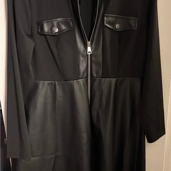 Elegant Black Zipper Dress - Picture 10 of 10